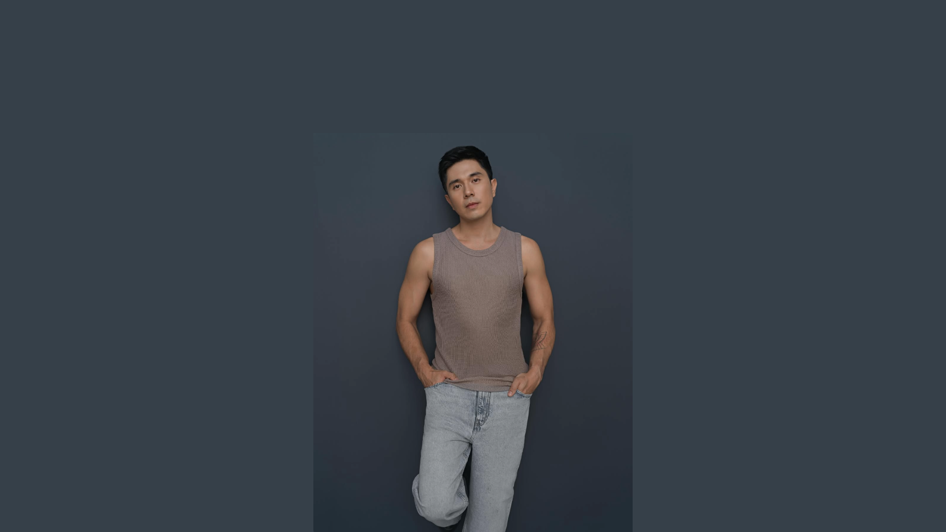 Paulo Avelino signs with Star Magic